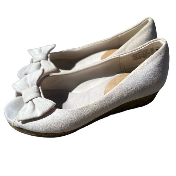 American Eagle Girls White Canvas Peep Toe Heels Dress Shoes Size 13.5 - Picture 3 of 5